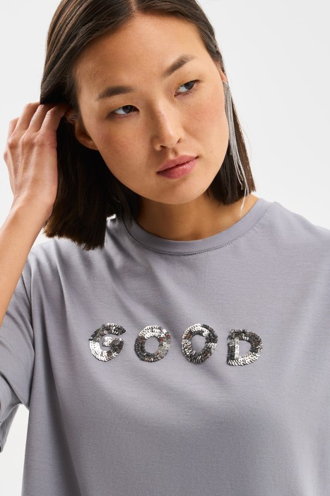 футболка с декором из россии вид сбоку