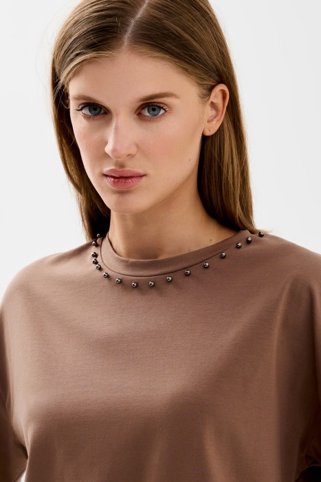 футболка с декором от бренда снежная королева вид слева