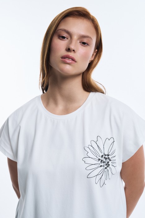 футболка с декором от бренда снежная королева вид слева