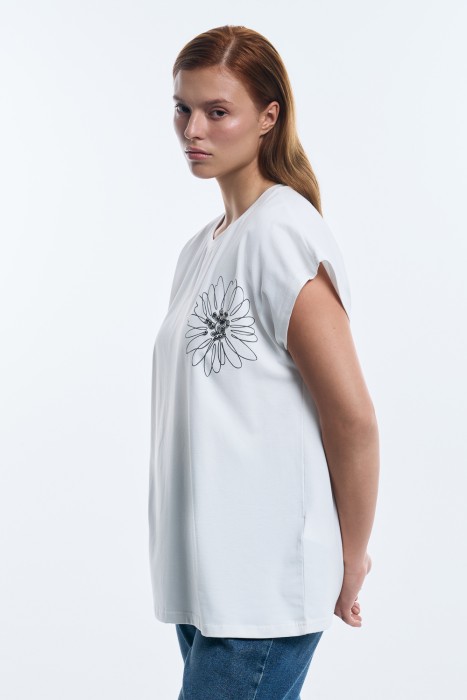 футболка с декором по цене 1040 руб вид справа