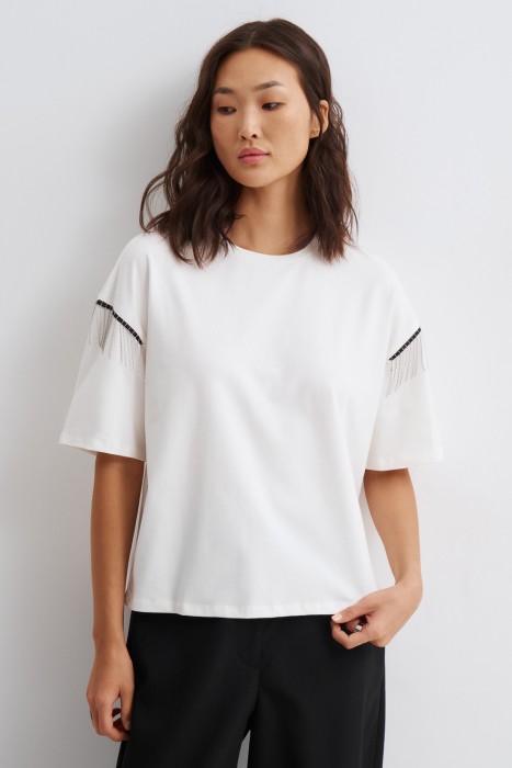 футболка с декором от бренда снежная королева вид слева