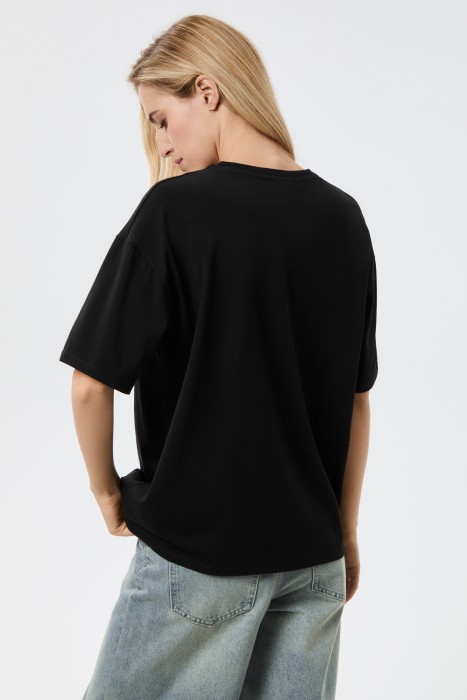 футболка с декором по цене 2340 руб вид справа