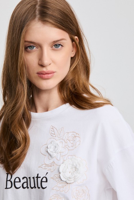 футболка с декором из россии вид сбоку