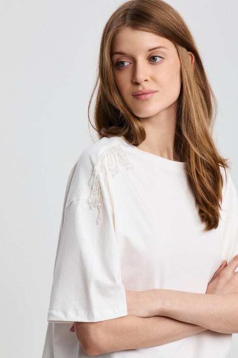 футболка с декором из россии вид сбоку