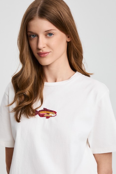 футболка с декором из россии вид сбоку