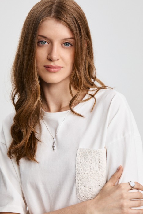 футболка с декором из россии вид сбоку