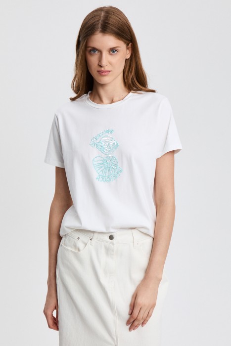 футболка с декором от бренда снежная королева вид слева