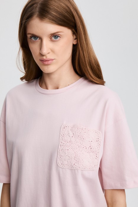 футболка с декором из россии вид сбоку