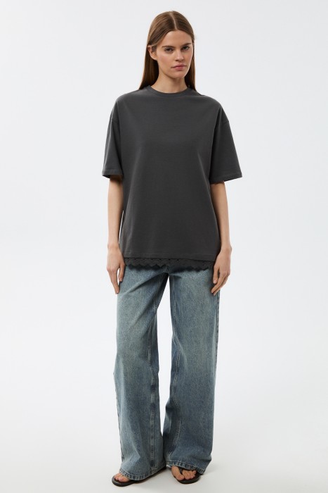 футболка с кружевной отделкой от бренда снежная королева вид слева