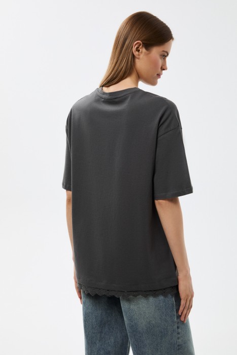 футболка с кружевной отделкой по цене 1530 руб вид справа