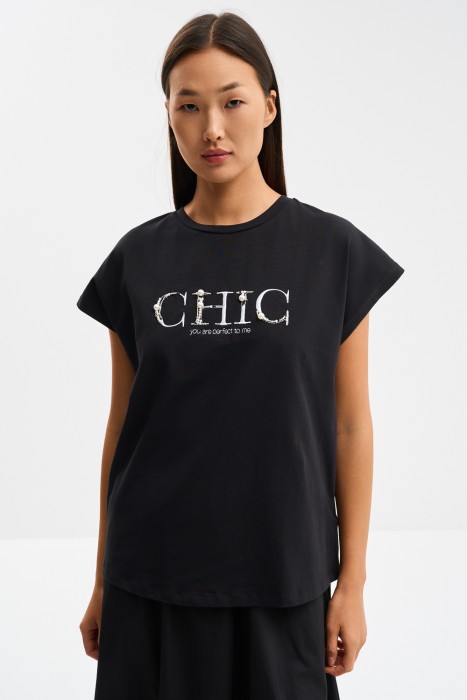 футболка с надписью от бренда снежная королева вид слева