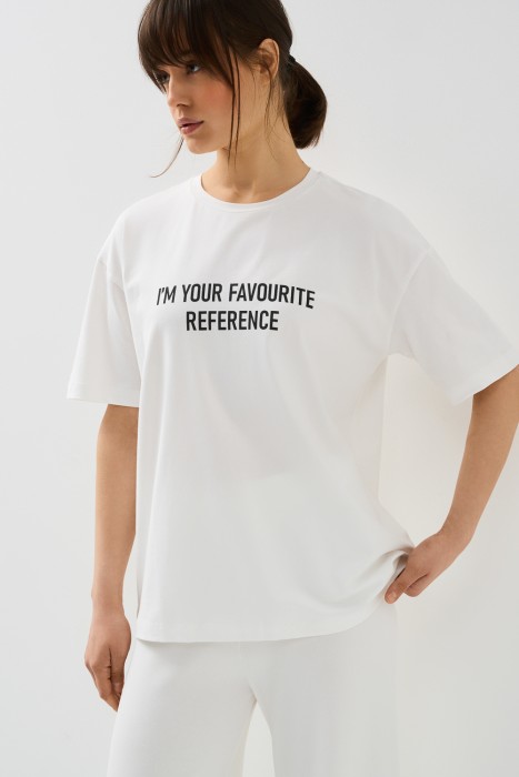 футболка с надписью от бренда снежная королева вид слева