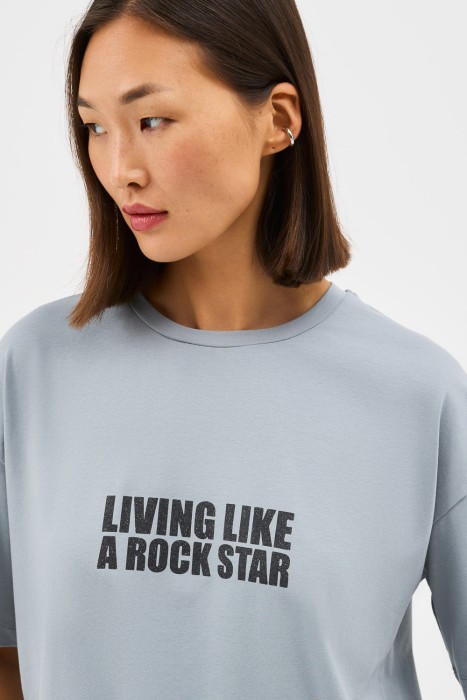 футболка с надписью из россии вид сбоку