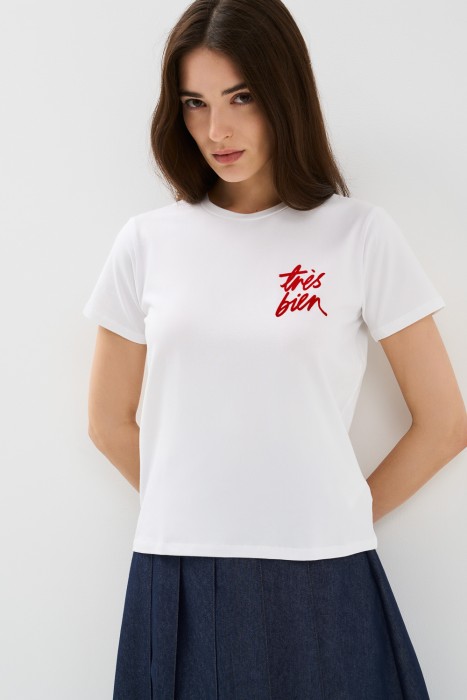 футболка с надписью от бренда снежная королева вид слева