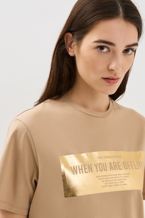 футболка с надписью от бренда снежная королева вид слева