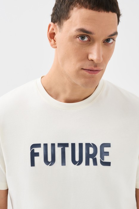 футболка с надписью от бренда снежная королева вид слева