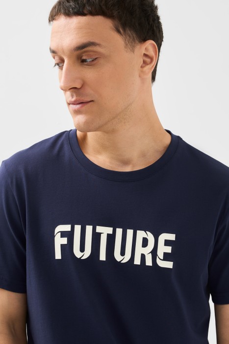 футболка с надписью от бренда снежная королева вид слева