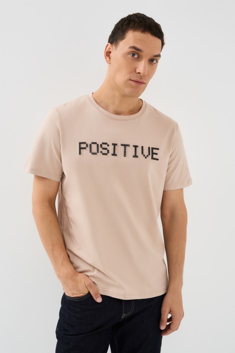 футболка с надписью от бренда снежная королева вид слева