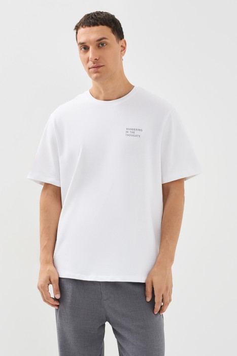 футболка с надписью от бренда снежная королева вид слева