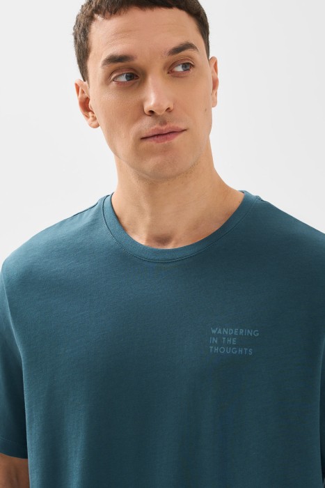 футболка с надписью от бренда снежная королева вид слева