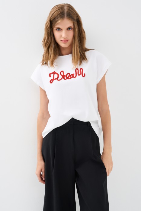 футболка с надписью от бренда снежная королева вид слева