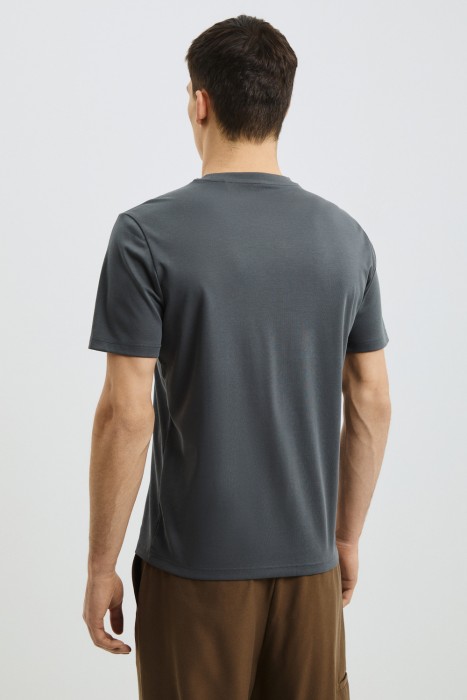 футболка с надписью по цене 1670 руб вид справа