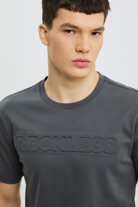 футболка с надписью из россии вид сбоку