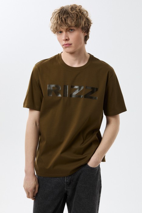 футболка с надписью от бренда снежная королева вид слева