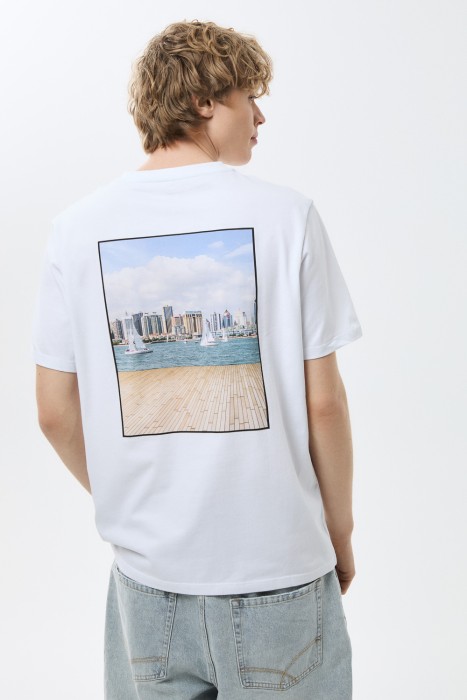 футболка с надписью по цене 1870 руб вид справа