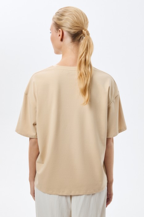 футболка с надписью по цене 2000 руб вид справа