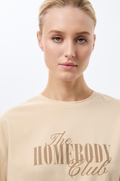 футболка с надписью из россии вид сбоку