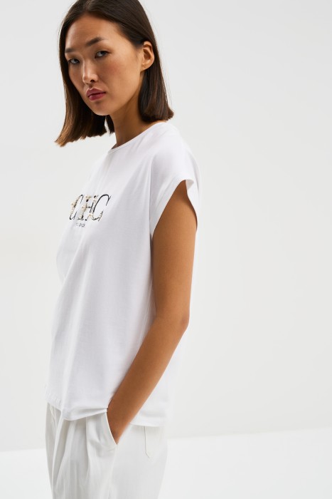 футболка с надписью от бренда снежная королева вид слева