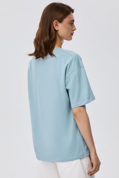 футболка с надписью по цене 2000 руб вид справа