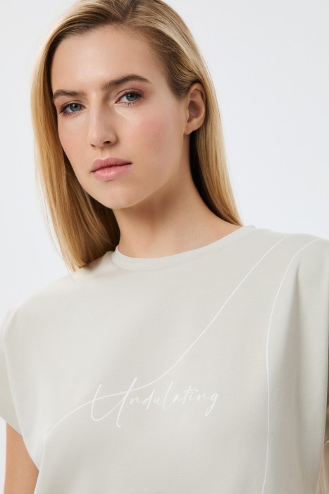 футболка с надписью из россии вид сбоку