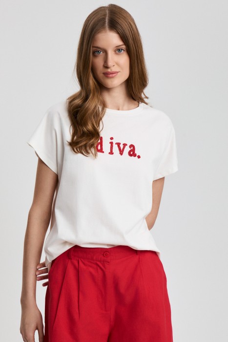 футболка с надписью от бренда снежная королева вид слева