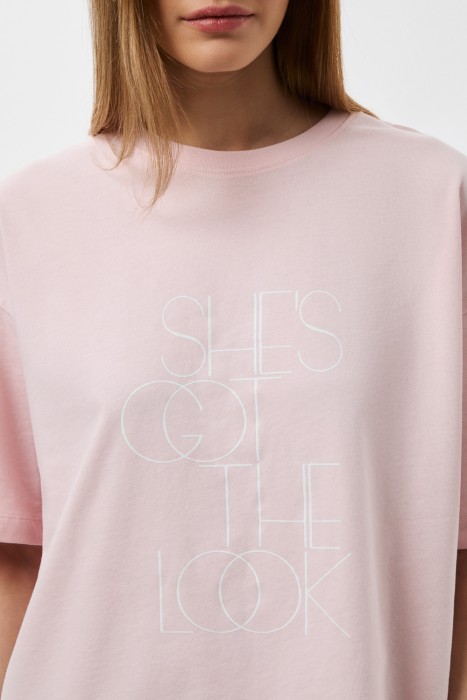 футболка с надписью из россии вид сбоку