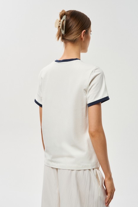 футболка с надписью по цене 1480 руб вид справа