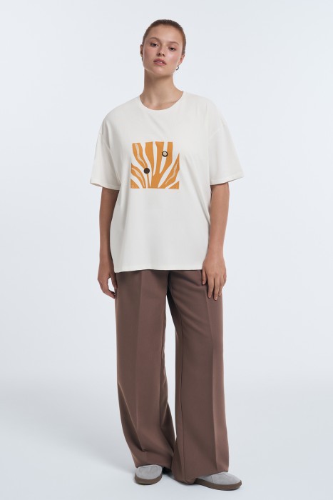 футболка с принтом из россии вид сбоку