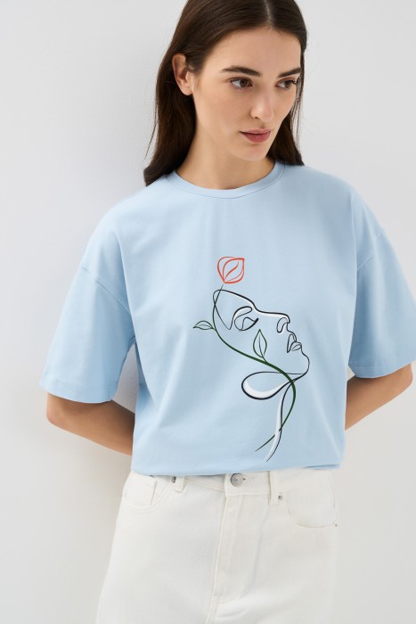 футболка с принтом от бренда снежная королева вид слева