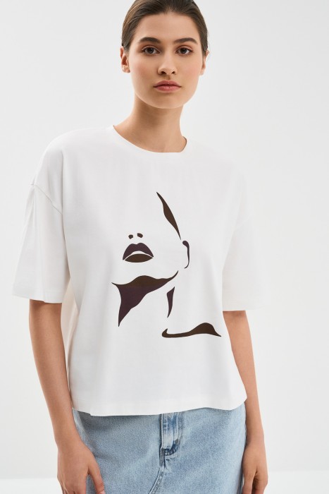 футболка с принтом от бренда снежная королева вид слева