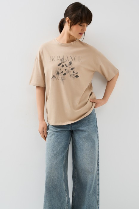 футболка с принтом от бренда снежная королева вид слева