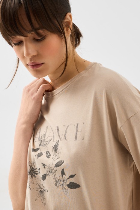 футболка с принтом из россии вид сбоку