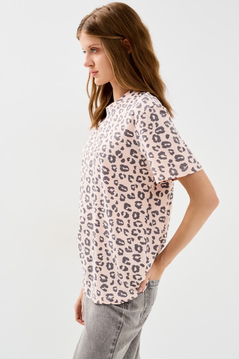 футболка с принтом от бренда снежная королева вид слева