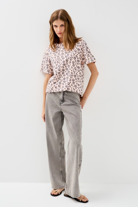 футболка с принтом из россии вид сбоку