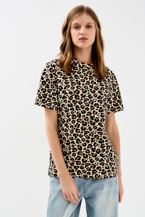 футболка с принтом от бренда снежная королева вид слева