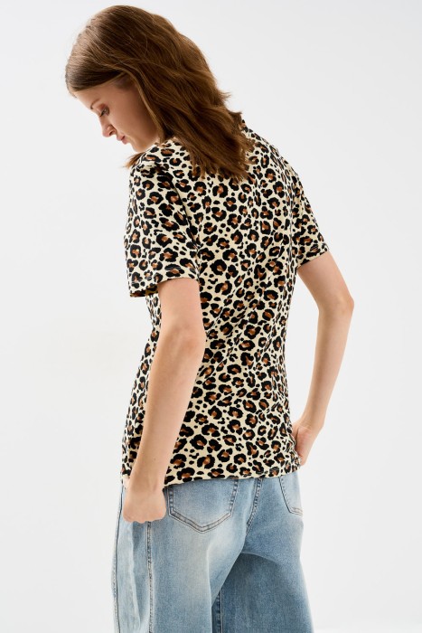 футболка с принтом по цене 630 руб вид справа