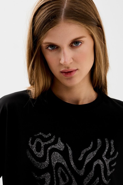 футболка с принтом от бренда снежная королева вид слева