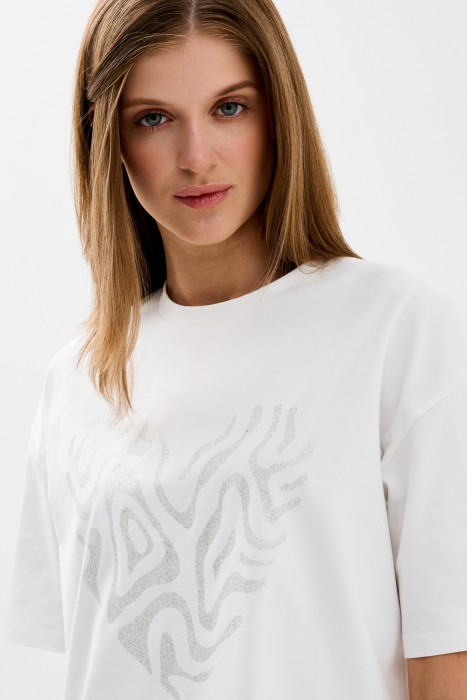 футболка с принтом от бренда снежная королева вид слева