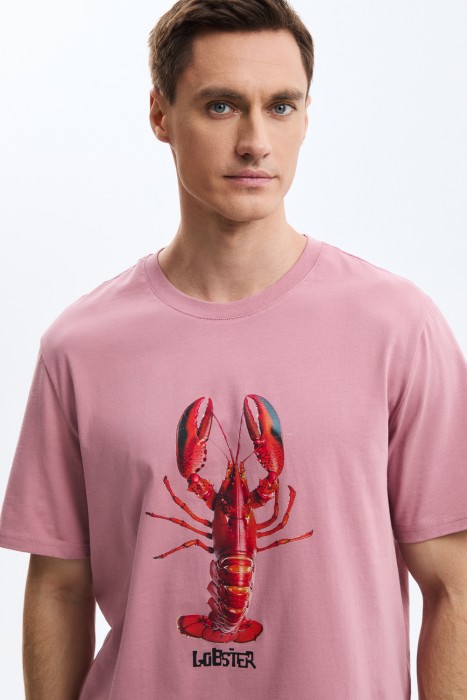 футболка с принтом из россии вид сбоку