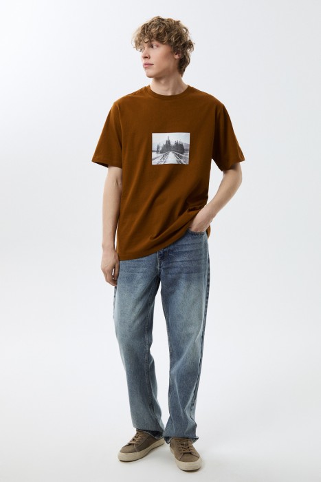 футболка с принтом от бренда снежная королева вид слева